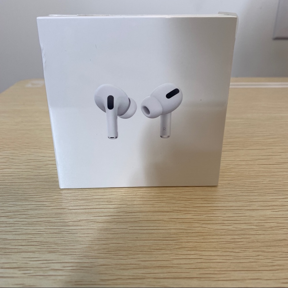AirPods Pro with Wireless Charging Case